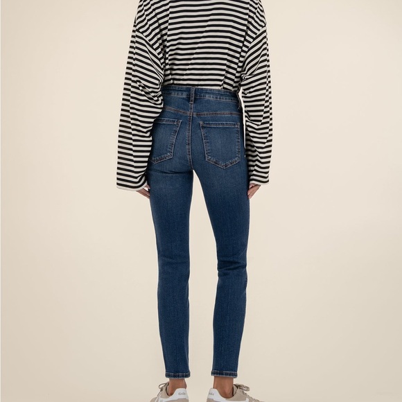 Kut from the Kloth Charlize High Rise Cigarette Leg Raw Hem - Picture 3 of 9